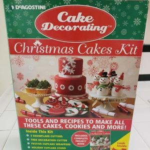 Holiday Cake Decorating Cakes Kit.